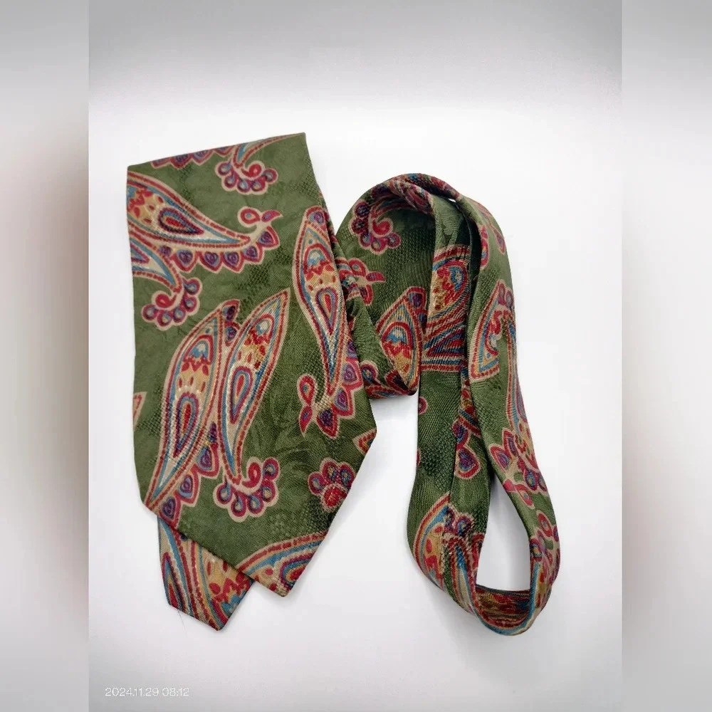 AQUASCUTUM OF LONDON VINTAGE SILK NECKTIE TIE PAISLEY HAND SEWN